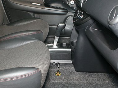 Механическое противоугонное устройство на Коробку передач Nissan Note авт. КП