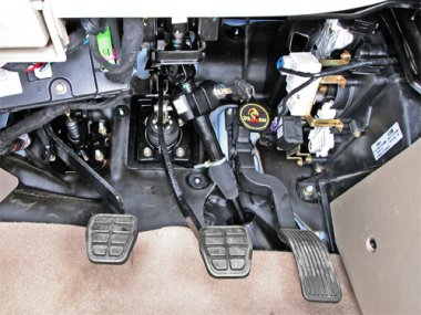 Механическое противоугонное устройство на Рулевой вал  Chery Fora (2006- ) мех. КП 
