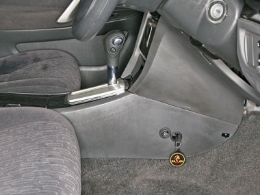 Механическое противоугонное устройство на Коробку передач  Toyota Allion (UA-ZZT245) (12.2001-01.2004) 1.8 авт. КП (Правый руль)