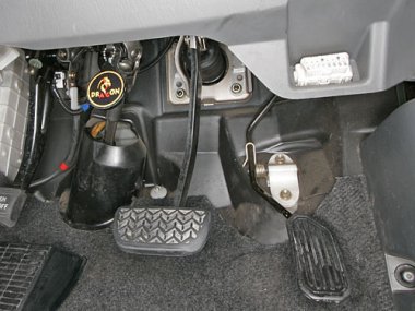 Механическое противоугонное устройство на Рулевой вал  Toyota Allion (UA-ZZT245) (12.2001-01.2004) 1.8 авт. КП (Правый руль)