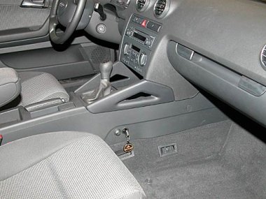 Механическое противоугонное устройство на Коробку передач  Audi A-3 (2003- ) 1.6 мех. КП 