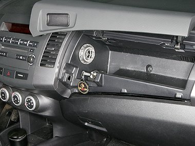 Механическое противоугонное устройство на Капот  Peugeot 4007 авт. HDi Tiptronic КП 