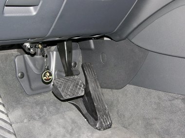 Механическое противоугонное устройство на Рулевой вал  Audi Q-3 I (2011-2019) авт. S-tronic КП ® 