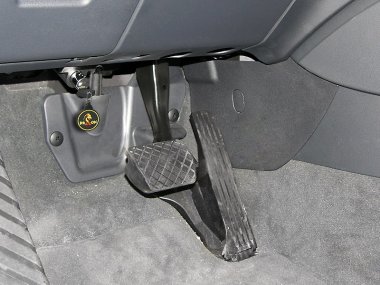 Механическое противоугонное устройство на Капот  Audi Q-3 I (2011-2019) авт. S-tronic КП ® 