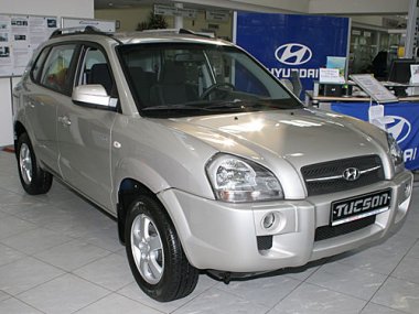   Hyundai Tucson ( -2009) .  