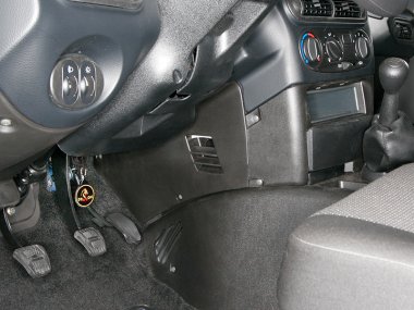 Штыревое механическое противоугонное устройство на Рулевой вал  Lada (ВАЗ) Niva мех. КП 