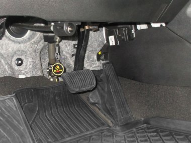 Штыревое механическое противоугонное устройство на Рулевой вал  Kia Sorento (2020-) 2.5 авт. Tiptronic КП 