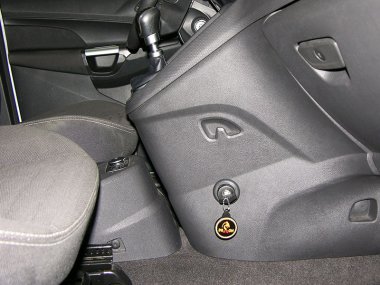 Бесштыревое механическое противоугонное устройство на Коробку передач  Ford Tourneo Connect II (2012-2022) мех. 6 ст. КП ® 