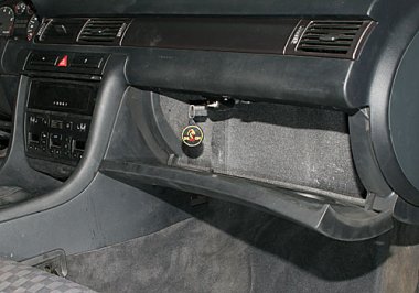 Механическое противоугонное устройство на Капот  Audi A-6 (1997-2001) авт. КП 