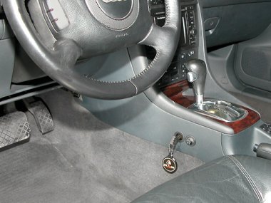 Механическое противоугонное устройство на Коробку передач  Audi A-6 (1997-2001) авт. Tiptronic КП 