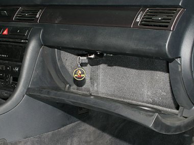 Механическое противоугонное устройство на Капот  Audi A-6 (1997-2004)  мех. 5 ст. КП 