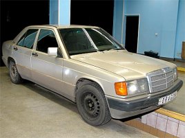     () DRAGON  Mercedes-Benz  W 201 (190)(1982-1993) .  