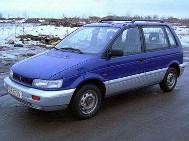  Mitsubishi Space Runner (1991-1998)  .  