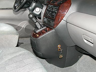        Mitsubishi Space Wagon (1998- ) .  