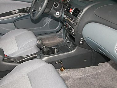        Nissan Almera / N16 (2000-2006) .  
