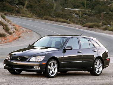   Lexus IS 300 ( -2005) .  