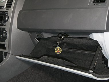 Механическое противоугонное устройство на Капот  Chrysler 300C (2004-2010) авт. Autostick КП ® 