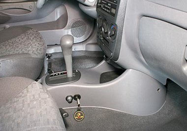        Hyundai Accent II (2000- )  .  