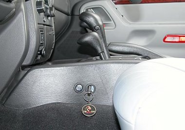 Механическое противоугонное устройство на разд. Коробку передач  Jeep Grand Cherokee (2002-2004) 4.0 aвт. КП 