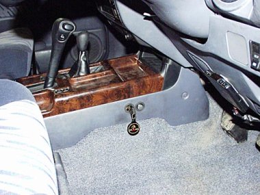 Механическое противоугонное устройство на гл. Коробку передач Toyota Land Cruiser Prado (KD-KZJ95W) (05.1996-09.2002) 3.0 DT авт. КП (Правый руль)