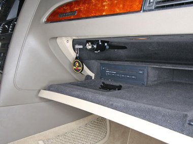 Механическое противоугонное устройство на Капот Audi A-6 (2005-2010) авт. Tiptronic КП