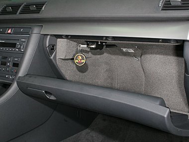 Механическое противоугонное устройство на Капот Audi A-4 (2004-2007) мех. 5 ст. КП