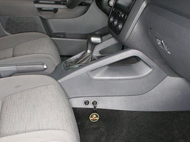 Механическое противоугонное устройство на Коробку передач Volkswagen Golf V (2006-2008) авт. Tiptronic КП, управление типтроником справа