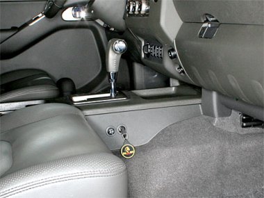 Механическое противоугонное устройство на Коробку передач Nissan Navara ( -2009) авт. КП