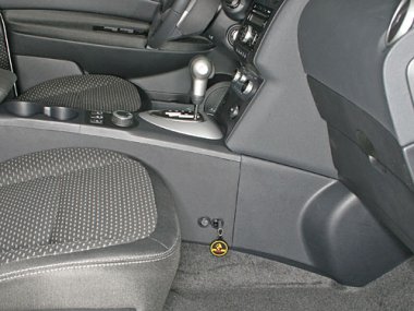 Механическое противоугонное устройство на Коробку передач Nissan Qashqai (2006-2013) авт. CVT КП