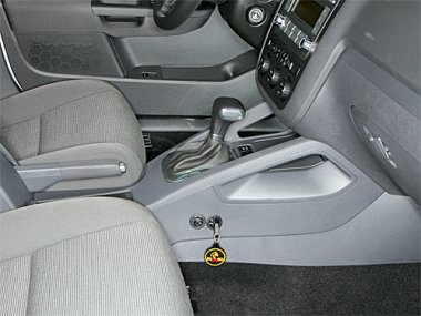Механическое противоугонное устройство на Коробку передач Volkswagen Golf V (2006-2008) авт. Tiptronic КП, управление типтроником слева