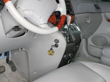 Механическое противоугонное устройство на Коробку передач Toyota Sienna (2003-2009) авт. КП