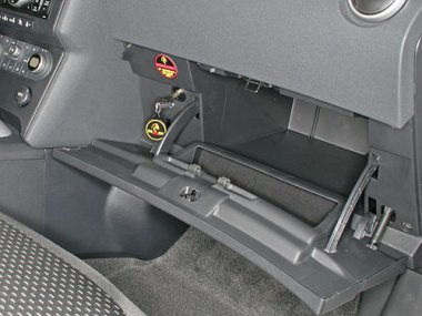 Механическое противоугонное устройство на Капот Nissan Qashqai (2006-2009) мех. 6 ст. КП