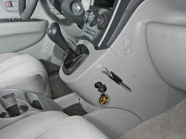 Механическое противоугонное устройство на Коробку передач Kia Carens III (2006- ) мех. КП