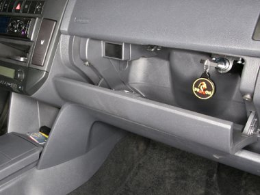 Механическое противоугонное устройство на Капот Volkswagen Polo (2005-2009) авт. Tiptronic КП