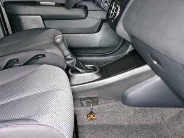 Механическое противоугонное устройство на Коробку передач Nissan Tiida (2007-2014) мех. 5 ст. КП