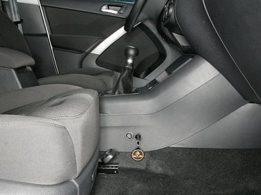 Механическое противоугонное устройство на Коробку передач Volkswagen Tiguan I (2007-2016) мех. КП