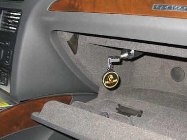 Механическое противоугонное устройство на Капот Audi Q-5 (2008-2016) авт. S-tronic КП