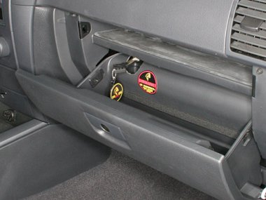Механическое противоугонное устройство на Капот Kia Sorento (2006-2011) 2.5 CRDI авт. Tiptronic КП
