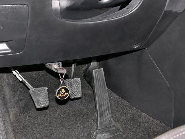 Механическое противоугонное устройство на Капот Kia Sportage (2010-2015) мех. 5 ст. КП