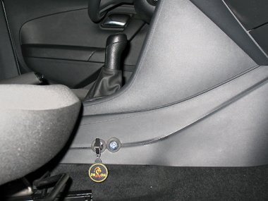 Механическое противоугонное устройство на Коробку передач Volkswagen Polo Sedan (2010-) мех. КП