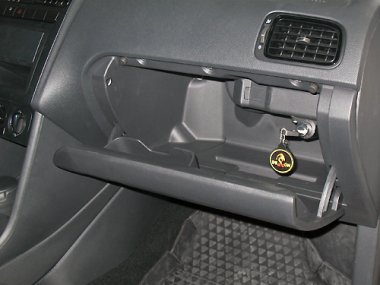 Механическое противоугонное устройство на Капот Volkswagen Polo Sedan (2010-) авт. Tiptronic КП