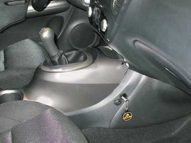 Механическое противоугонное устройство на Коробку передач Nissan Juke мех. 5 ст. КП