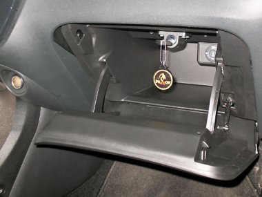 Механическое противоугонное устройство на Капот Nissan Juke мех. 5 ст. КП