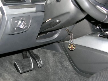Бесштыревое механическое противоугонное устройство на Рулевой вал Audi A-6 (2011-2018) авт. S-tronic КП