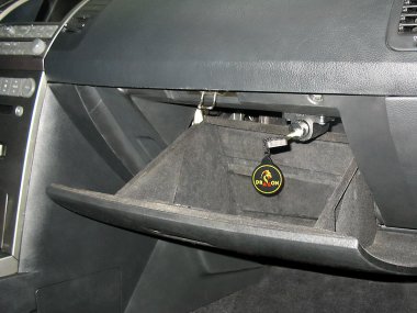 Механическое противоугонное устройство на Капот Nissan Maxima (2003- ) авт. Tiptronic КП