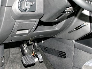 Механическое противоугонное устройство на Рулевой вал Ford Fusion (2006- ) авт. КП (консоль КП с вентрешеткой)