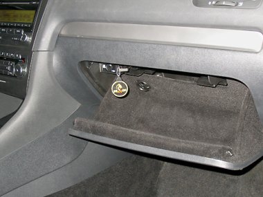 Механическое противоугонное устройство на Капот Volkswagen Golf VI (2012-2013) авт. DSG КП