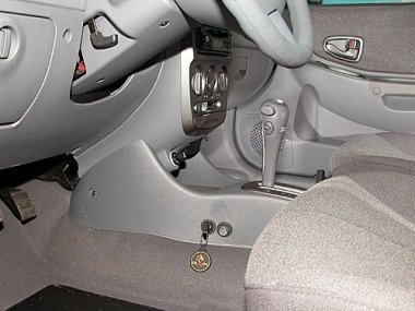 Механическое противоугонное устройство на Коробку передач Hyundai Accent II (2000- ) авт. КП (ТагАЗ)
