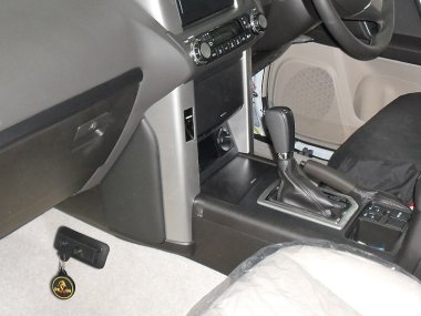 Штыревое механическое противоугонное устройство на Коробку передач Toyota Land Cruiser Prado (CBA-TRJ150W) авт. КП (Правый руль)