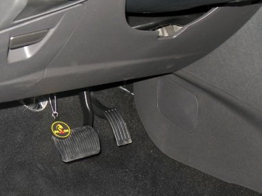 Механическое противоугонное устройство на Рулевой вал Ford Focus III (2015-2019) авт. Powershift КП
